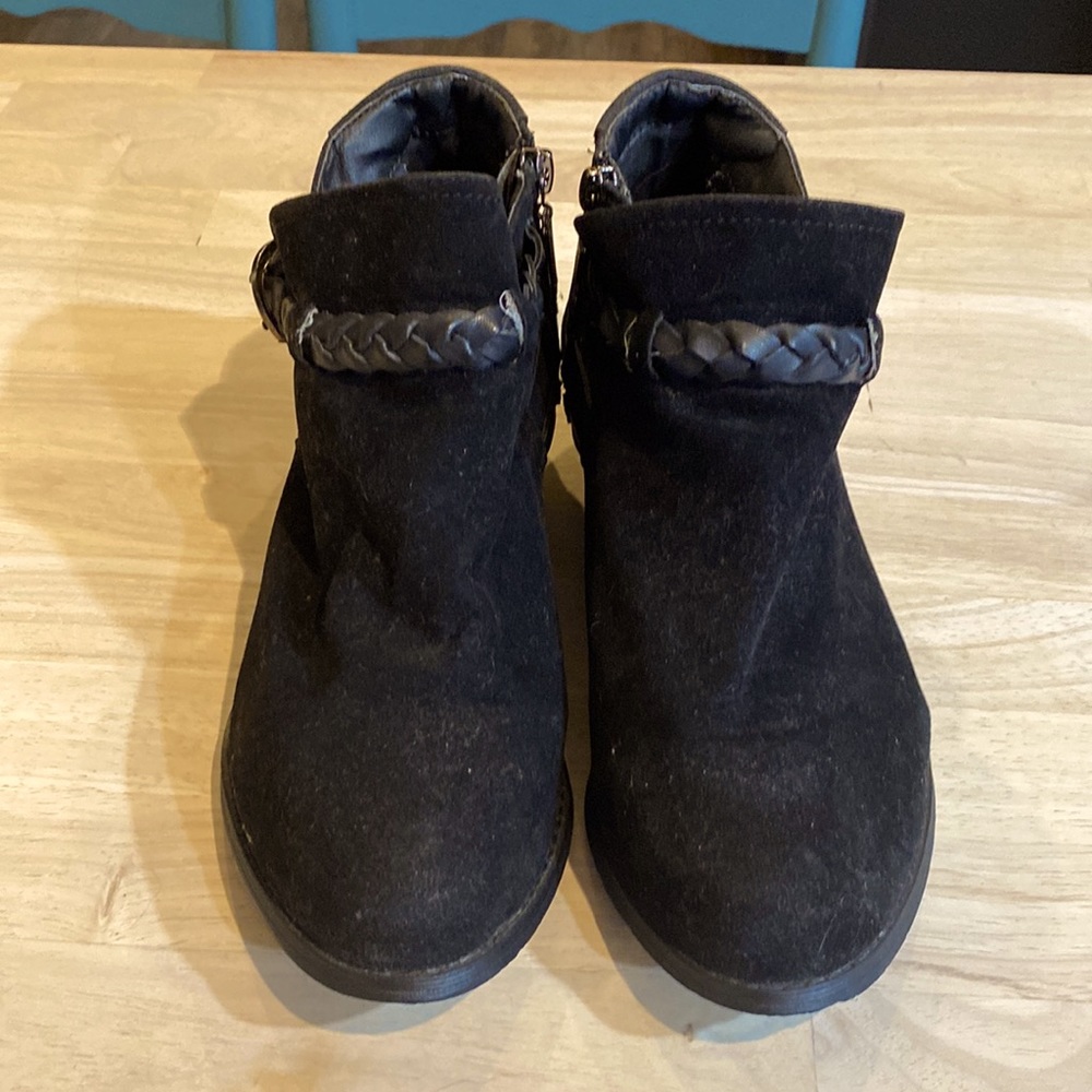 Black Suede Material Buckle Biootie